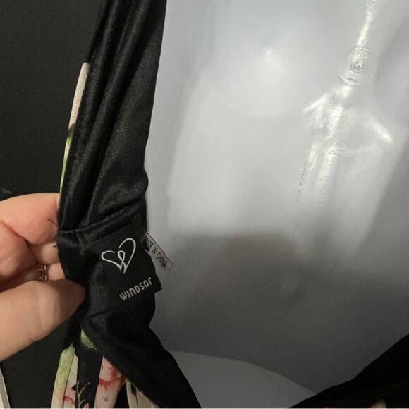 Windsor Black Floral Plunge Maxi Gown with Slit size Small - Picture 9 of 14